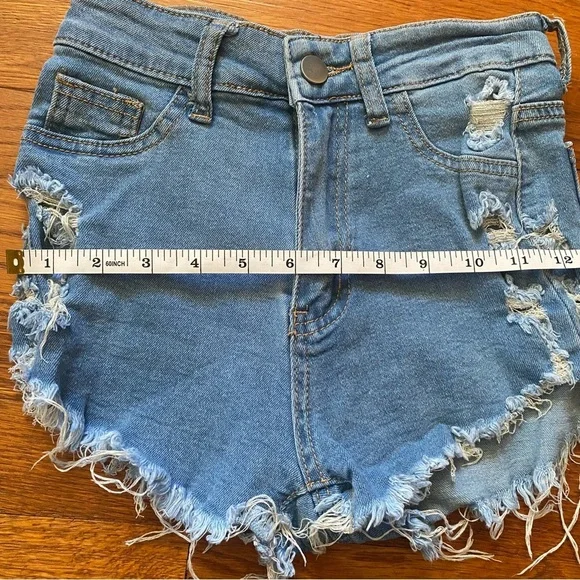 SHEIN Frayed Hem Blue Jean Shorts - Picture 9 of 10